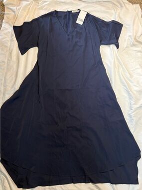 Flowing Navy Short-Sleeve Maxi Dress